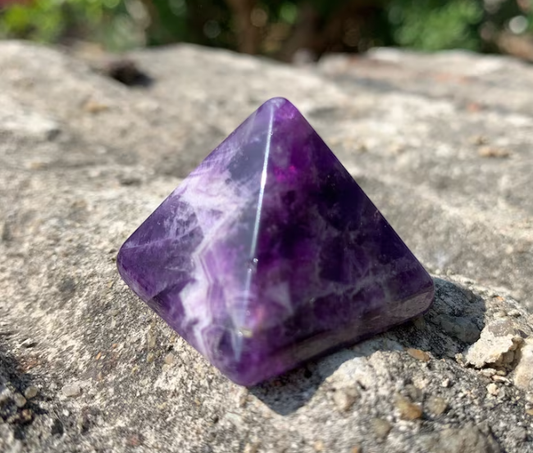 25-30mm Amethyst pyramid